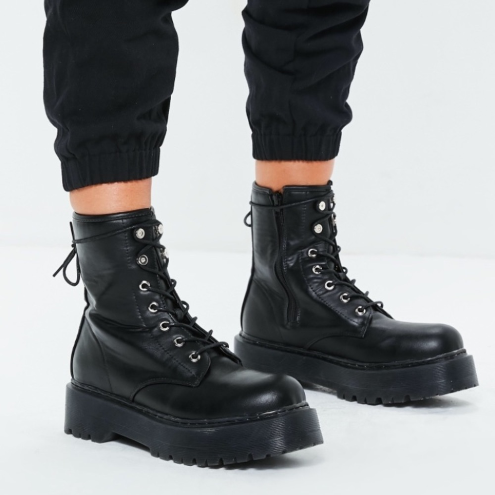 BRAND NEW! Black Chunky Sole Lace Up Ankle Boots - Picture 1 of 2